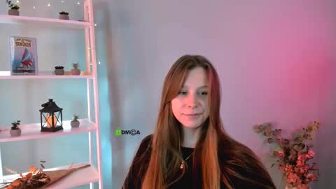 esme_moore_ online show from 10/04/25, 08:56