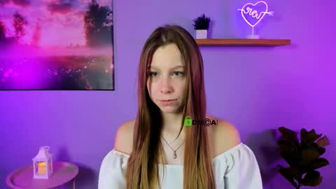 esme_moore_ online show from 10/07/25, 09:39