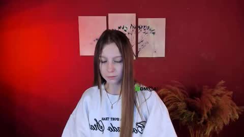 esme_moore_ online show from 10/10/25, 08:57