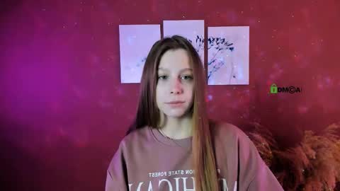 esme_moore_ online show from 10/14/25, 08:37