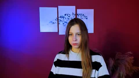 esme_moore_ online show from 10/19/25, 08:59