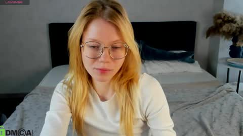 Esme Runn online show from 05/13/26, 03:04