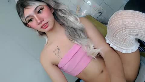 Snapshot of esmeralda28x chatting on 06/20/26, 10:45 esmeralda28x online show from 06/20/26, 10:45