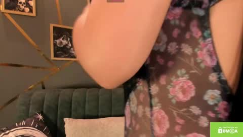 Esmeralda online show from 04/19/26, 08:00