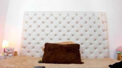 esmeralda  online show from 04/18/26, 07:58