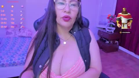 esme online show from 09/12/25, 07:14