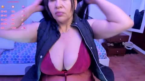 esme online show from 10/16/25, 11:44