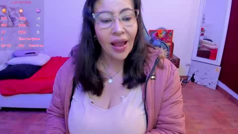 Snapshot of esmeralda_milf1 chatting on 05/17/26, 02:02 esme online show from 05/17/26, 02:02