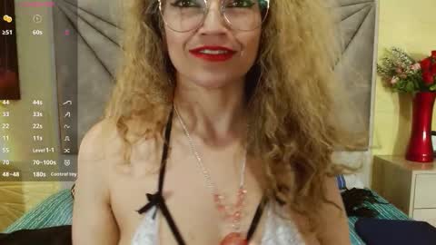 Snapshot of esmeralda_oikos chatting on 11/11/25, 04:12 Esmeralda .INDEPENDENT MODEL online Monday to Saturday 3 pm Chicago online show from 11/11/25, 04:12