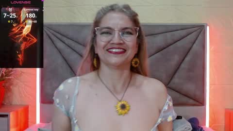 Snapshot of esmeralda_oikos chatting on 05/23/26, 03:23 Esmeralda .INDEPENDENT MODEL online Monday to Saturday 3 pm Chicago online show from 05/23/26, 03:23