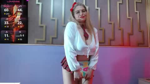 Snapshot of esmeralda_oikos chatting on 05/27/26, 03:03 Esmeralda .INDEPENDENT MODEL online Monday to Saturday 3 pm Chicago online show from 05/27/26, 03:03