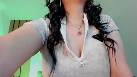 Snapshot of esmeralda_rose__ chatting on 07/03/26, 05:03 esmeralda_rose__ online show from 07/03/26, 05:03