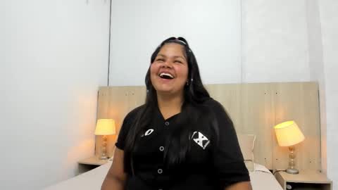 Esmeralda online show from 11/24/25, 07:13