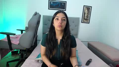 Perla online show from 10/13/25, 04:01