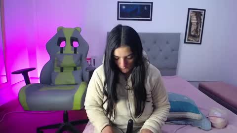 Perla online show from 10/15/25, 05:51