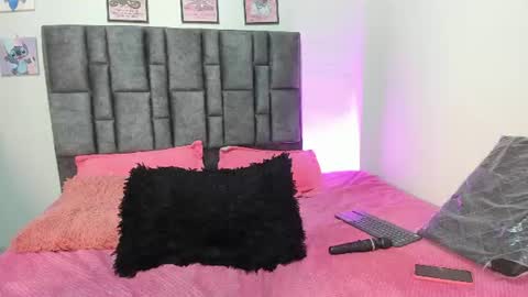 Snapshot of esmeraldaa_sc chatting on 06/10/26, 11:42 Perla online show from 06/10/26, 11:42