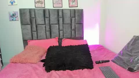 Snapshot of esmeraldaa_sc chatting on 06/11/26, 07:50 Perla online show from 06/11/26, 07:50