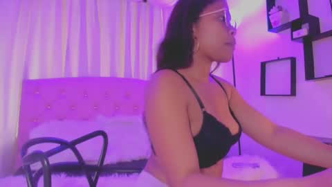 Snapshot of esmeraldabell_ chatting on 03/25/26, 08:48 Esmeralda online show from 03/25/26, 08:48