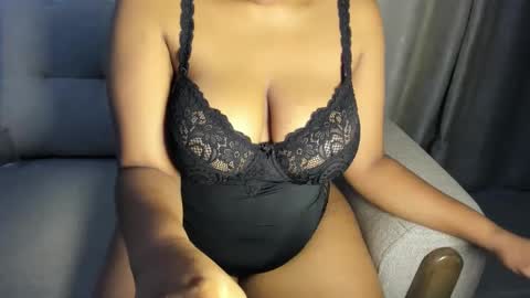 Esme online show from 10/02/25, 11:45