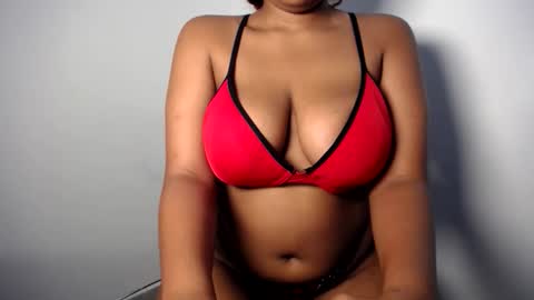 Snapshot of esmeray_ chatting on 05/16/26, 12:26 Esme online show from 05/16/26, 12:26