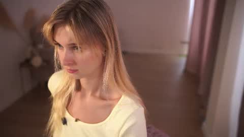 Snapshot of esmereal chatting on 07/20/26, 05:22 How was your Christmas online show from 07/20/26, 05:22