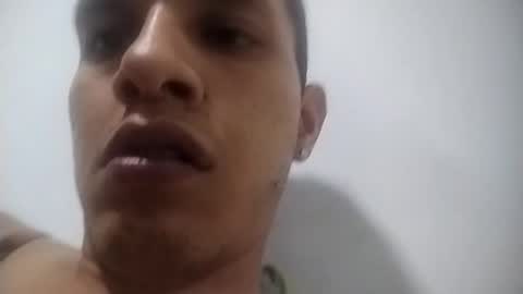 esneyderhenao20 online show from 04/19/26, 06:02