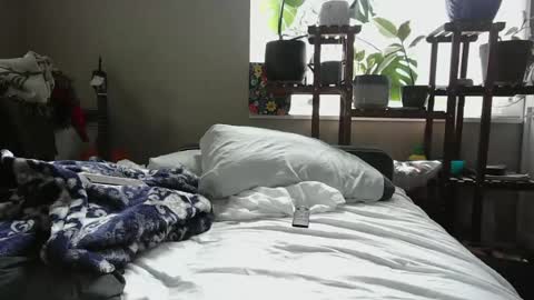 Snapshot of esoterickitten777 chatting on 06/25/26, 10:25 axe online show from 06/25/26, 10:25