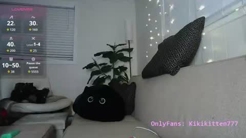 Snapshot of esoterickitten777 chatting on 08/06/26, 05:31 axe online show from 08/06/26, 05:31