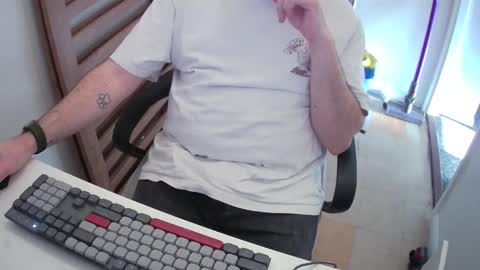 Snapshot of essex_wild chatting on 01/19/26, 01:26 Morph online show from 01/19/26, 01:26