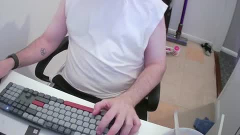 Snapshot of essex_wild chatting on 07/17/26, 08:14 Morph online show from 07/17/26, 08:14