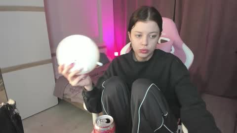 Snapshot of este_ria chatting on 12/01/24, 10:21 esteria online show from 12/01/24, 10:21