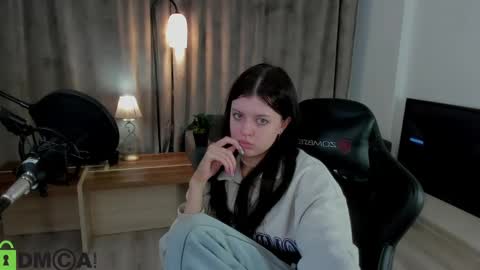 Snapshot of este_ria chatting on 12/12/24, 04:04 esteria online show from 12/12/24, 04:04