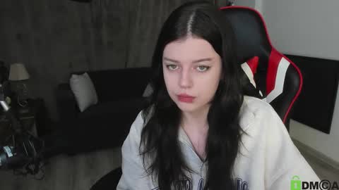 Snapshot of este_ria chatting on 01/02/25, 11:06 esteria online show from 01/02/25, 11:06