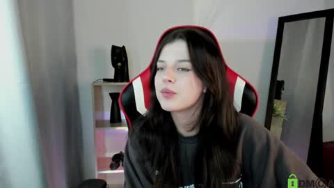 Snapshot of este_ria chatting on 01/18/25, 06:43 esteria online show from 01/18/25, 06:43