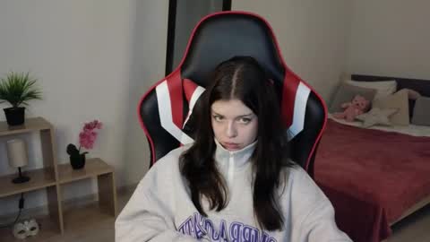 Snapshot of este_ria chatting on 01/23/25, 10:44 esteria online show from 01/23/25, 10:44