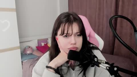 Snapshot of este_ria chatting on 02/26/25, 10:36 esteria online show from 02/26/25, 10:36