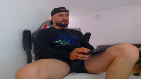 esteban online show from 09/25/25, 02:21