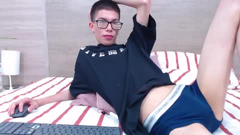 ESTEBAN CARLTON online show from 03/05/25, 05:50