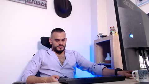 Esteban Fernandez online show from 02/15/26, 07:51