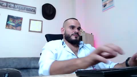 Snapshot of esteban_fer chatting on 06/18/26, 09:19 Esteban Fernandez online show from 06/18/26, 09:19