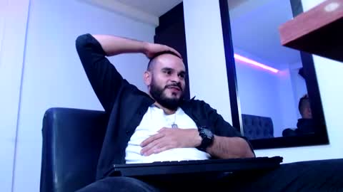 Snapshot of esteban_fer chatting on 08/03/26, 07:18 Esteban Fernandez online show from 08/03/26, 07:18