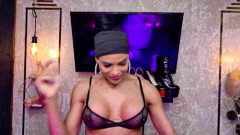 estefania1812 online show from 02/25/26, 05:39