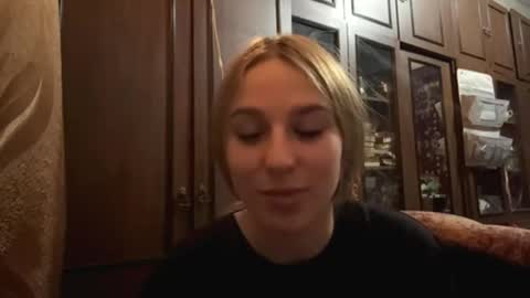 Snapshot of estelaroda chatting on 02/11/26, 07:19 Rina online show from 02/11/26, 07:19