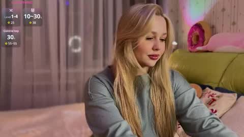 Estella online show from 01/12/26, 03:06