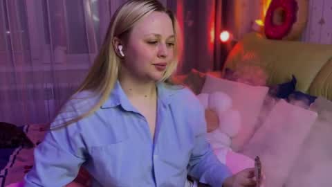 Estella online show from 04/01/26, 04:04