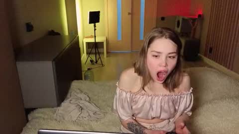 Estelle online show from 02/05/26, 07:07