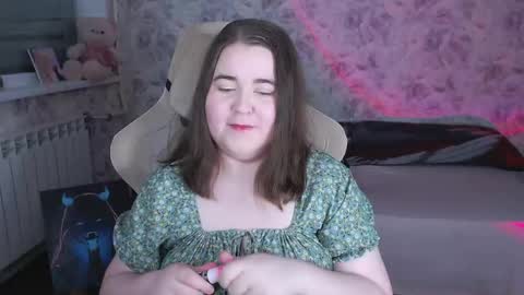 Snapshot of estelle_hicks chatting on 05/30/26, 07:00 estelle_hicks online show from 05/30/26, 07:00