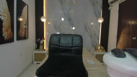 Estephany online show from 12/17/24, 12:45