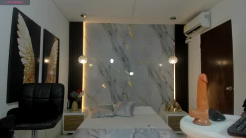 Estephany online show from 01/17/25, 01:56