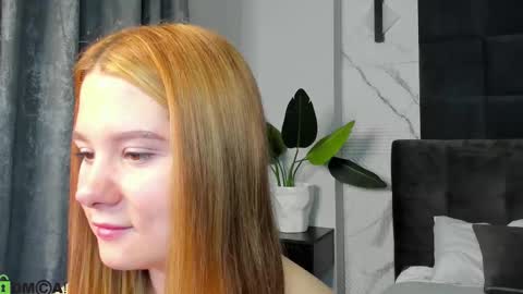 Ester online show from 09/28/25, 12:43